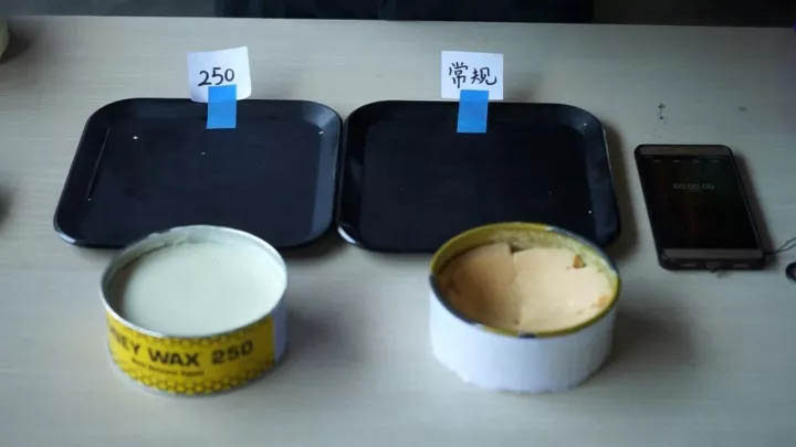 等待模具靜靜放置10-15分鐘，使脫模蠟充分滲透至模具表面