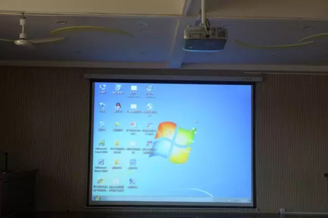 對(duì)于他們來說，一臺(tái)投影儀，是曾經(jīng)不敢奢求的夢(mèng)，現(xiàn)在，廣東博皓來幫助他們圓夢(mèng)