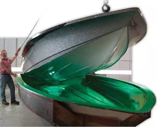 模具是玻璃鋼生產(chǎn)企業(yè)的印鈔機，脫模產(chǎn)品直接影響模具的使用壽命。