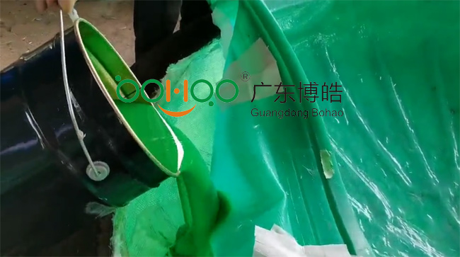 廣東博皓再次圓滿完成VPI新型硅膠真空成型項(xiàng)目:倒入樹(shù)脂