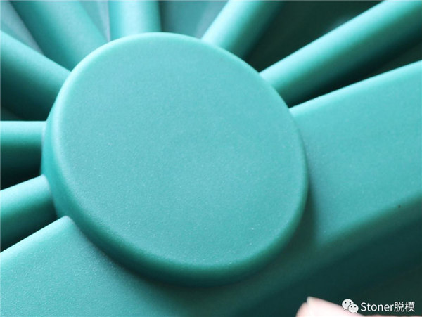 使用Stoner TraSys RotoFlow改善了產(chǎn)品質(zhì)量，提供了沒有針孔的光滑表面！