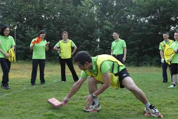 運(yùn)動(dòng)與激情碰撞，健康與快樂(lè)共享&mdash;廣東博皓第六屆運(yùn)動(dòng)會(huì)   -趣味接磚比賽