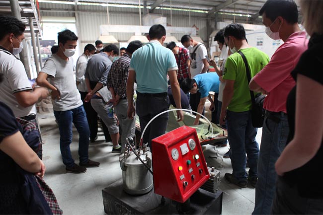 啟動(dòng)設(shè)備，開始進(jìn)行真空導(dǎo)入