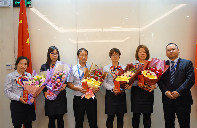 優(yōu)秀的&ldquo;服務(wù)天使&rdquo;們，他們是默默付出的幕后英雄！他們是最可愛(ài)的人