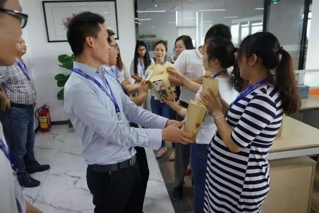 送上節(jié)日的祝福，你辛苦了